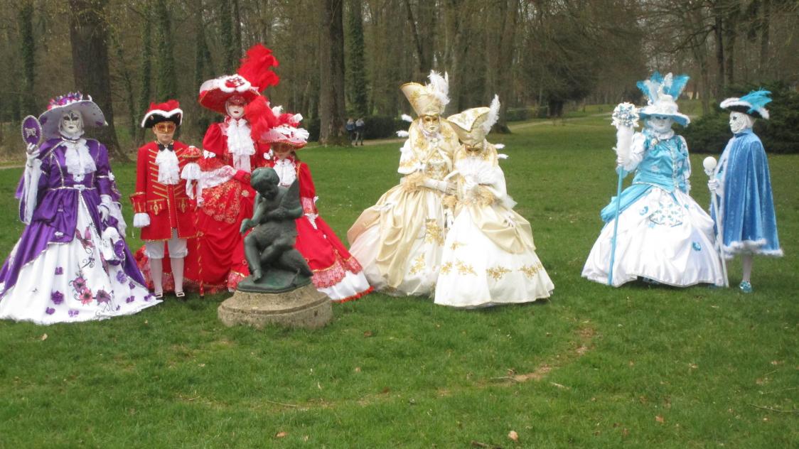 A Stenay ils sont emportes par la passion du carnaval venitien
